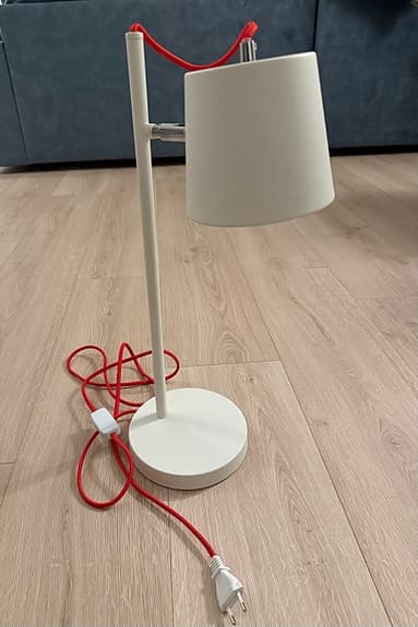 Vit tuff tidlös skrivbordslampa