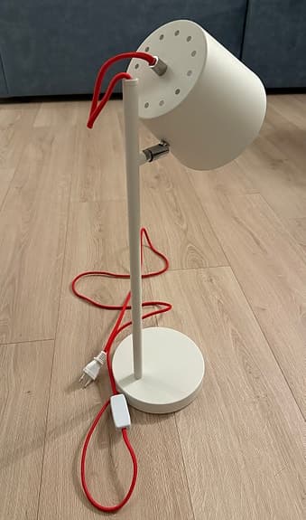 Vit tuff tidlös skrivbordslampa