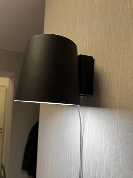 Mattsvart Vägg/sänglampa Markslöjd