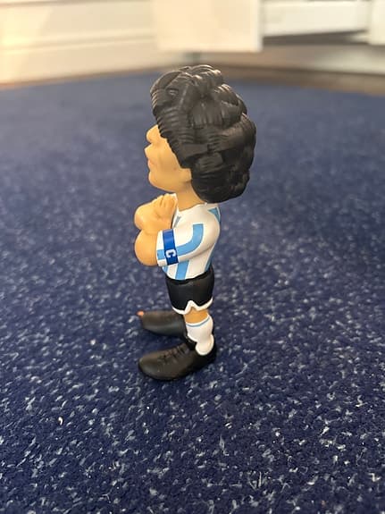 Fotbollsspelaren Maradona figur i plast blåvit