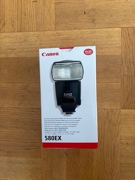 Canon EF16-35mm f/2.8L II USM, EF50mm f/1.4 USM objektiv, Speedlite 580EX blixt