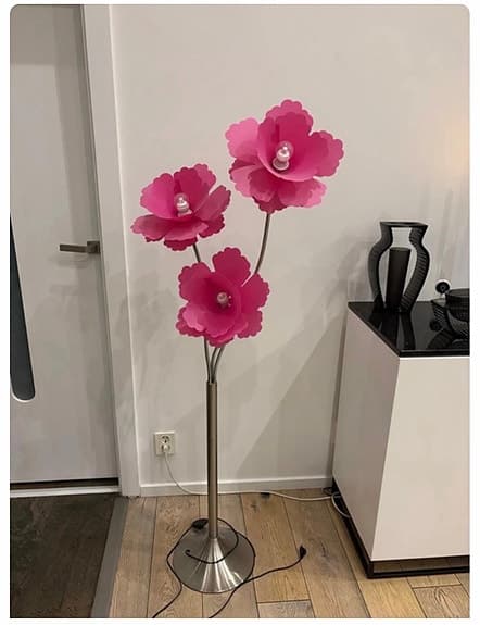 Golvlampa blomformad rosa