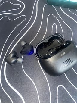 JBL Tune Buds 2 true wireless hörlurar svart