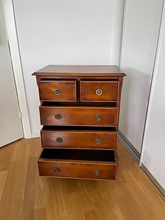 Engelsk byrå i idegran med 5 lådor