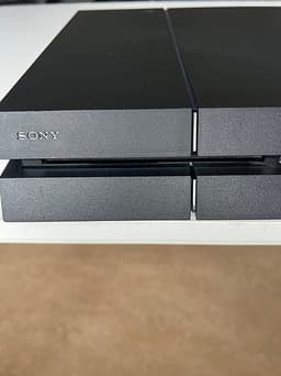 Sony PlayStation 4 (PS4)