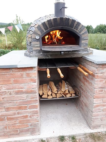 Vedeldad pizzaugn / bakugn för utomhusbruk , även för inbyggnad