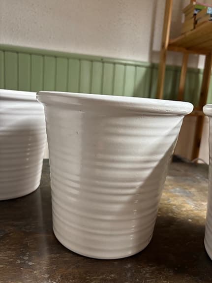 Vita krukor i keramik ca 26 cm höga