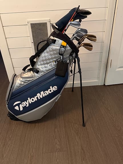 Taylormade qi10 tour stand bag!