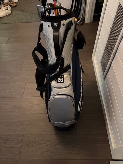 Taylormade qi10 tour stand bag!