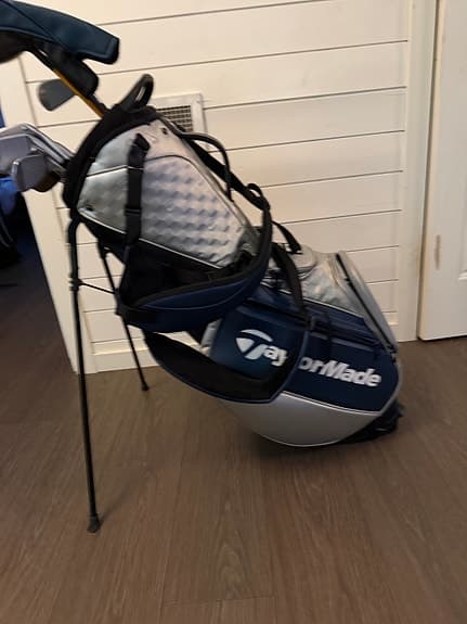 Taylormade qi10 tour stand bag!