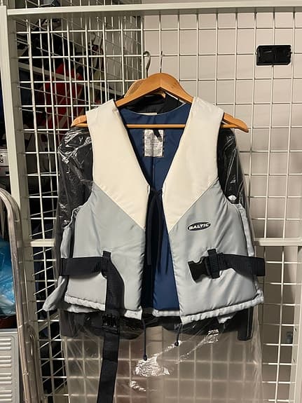 Baltic flytväst blå vit och orange