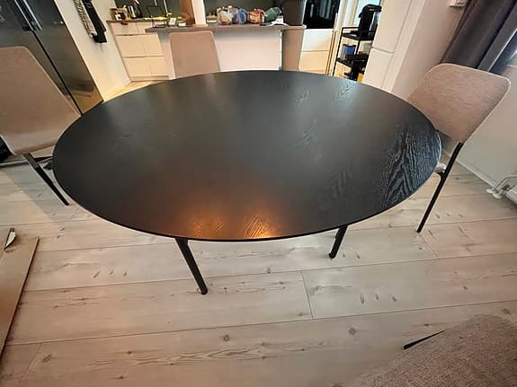 Runt matbord COLTON från Rowico Ø135 CM SVART