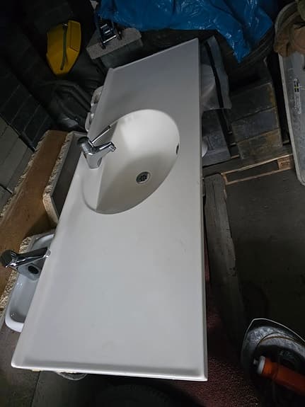 Tvättställ med bänkskiva 140 cm vit