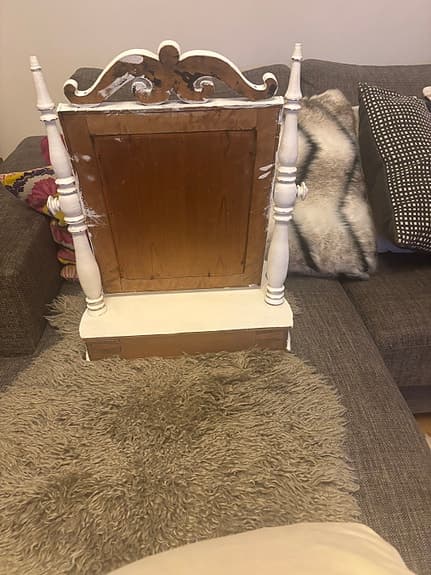 Charmigt spegelskåp i shabby chic