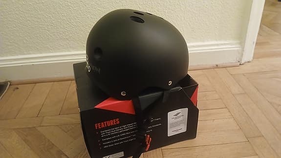 Triple Eight Certified Sweatsaver Hjälm (S/M)