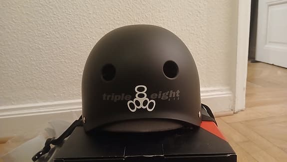 Triple Eight Certified Sweatsaver Hjälm (S/M)
