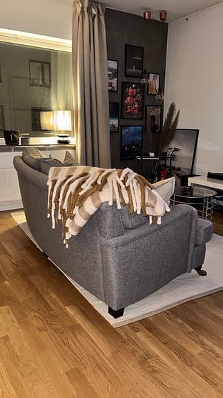 2-sits soffa från Mio – stilren, mycket skön & fint skick