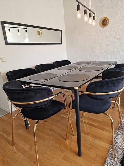 Matbord med 6 st stolar