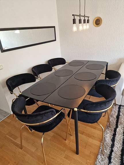 Matbord med 6 st stolar