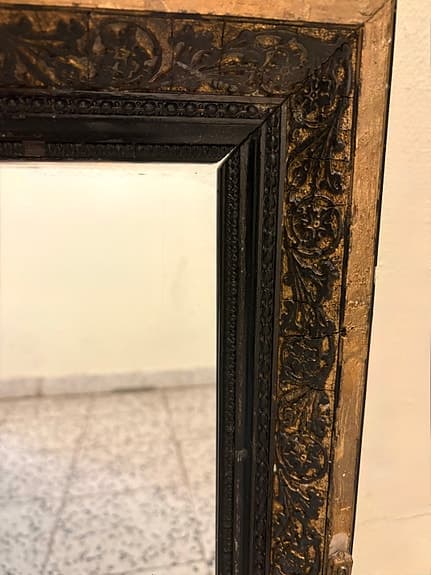 Antik guldfärgad spegel