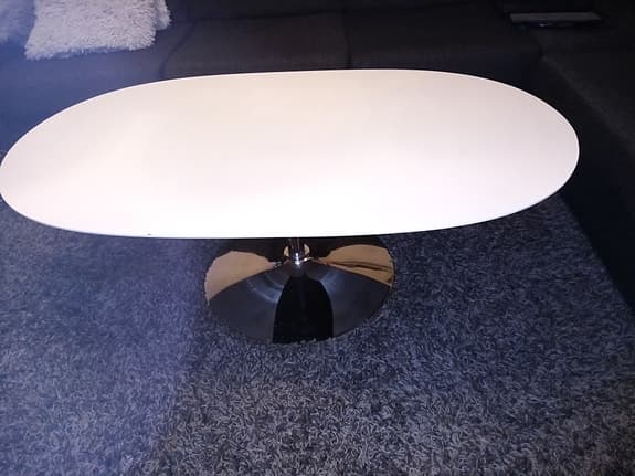 Soffbord ovalt vitt med kromad fot