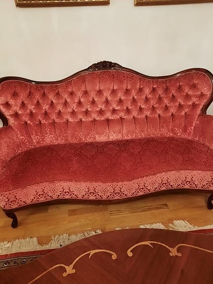 Tre sits rokoko röd sofa i perfekt skick!
