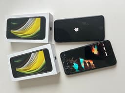 Två iPhone SE (2nd generation) 64 GB i svart färg, modellnummer A2296.