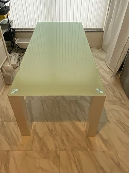 Matbord härdat glas