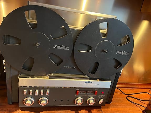 REVOX A-77 MKlV Nu 3.995:- RullBandspelare 2x8watt högtalare 4Spårs  9,5/19 cm