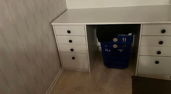 IKEA skrivbord med lådor vitt