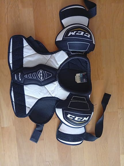 CCM JR Medium axelskydd ishockey svart/vit
