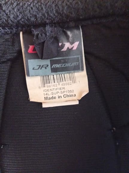 CCM JR Medium axelskydd ishockey svart/vit