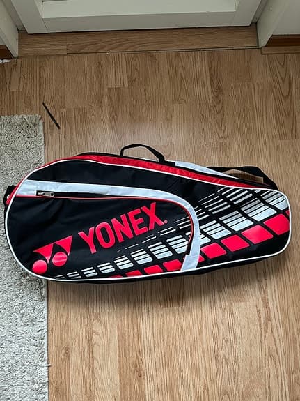 Yonex racketväska svart röd