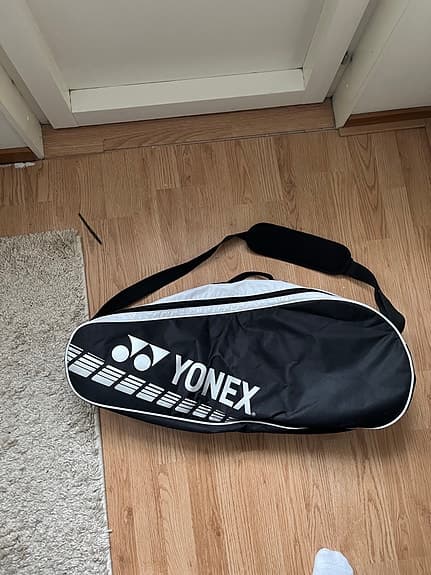 Yonex racketväska svart röd