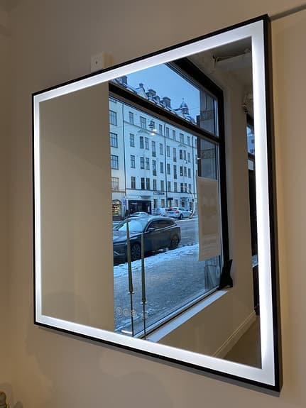 Spegel Svedbergs Ista Fyrkantig Ram med LED Belysning