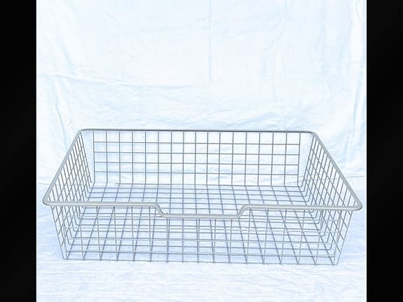 2 trådbackar i ljusgrå pulverlackerad metall – olika storlekar