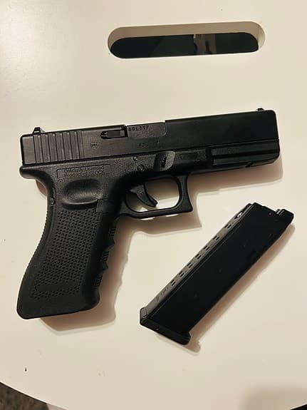 AIRSOFT Glock-replika (6 mm BB) – EJ riktig pistol – startkit ingår
