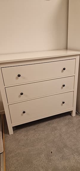 Vit byrå med 3 lådor - 50x100 cm - Mycket bra skick