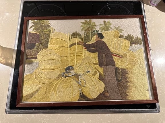 Handgjord asiatisk broderad tavla – Unik textilkonst i ram