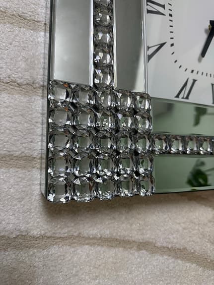 väggklocka kvadratisk glas silverfärgade dekorstenar