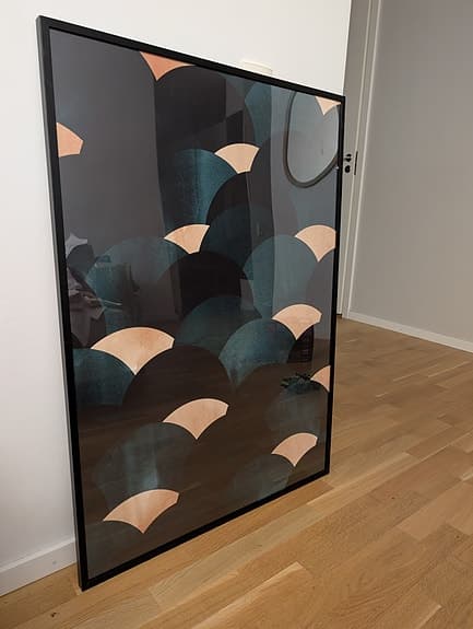 Jotex tavla med grafiskt motiv svart ram (70x100 cm)
