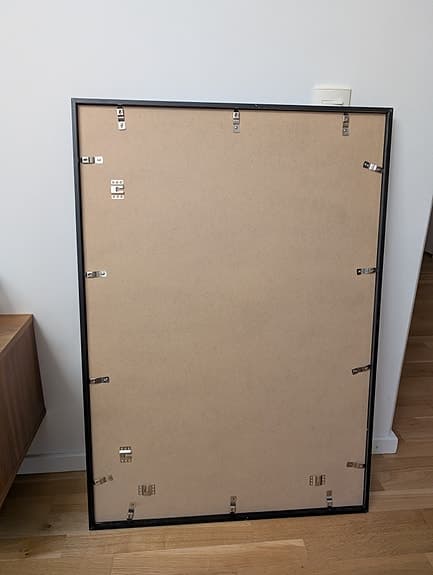Jotex tavla med grafiskt motiv svart ram (70x100 cm)