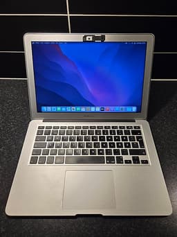 MacBook Air 13” (2017) – i7 / 8GB / 500GB SSD – Fint skick + Laddare