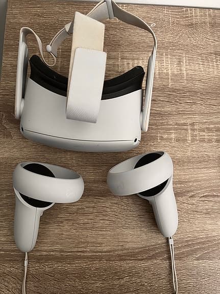 Meta Quest 2 VR-headset med handkontroller vit