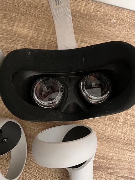 Meta Quest 2 VR-headset med handkontroller vit