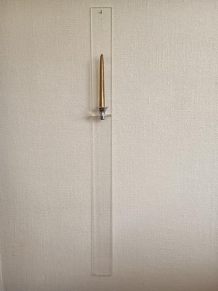 Vägg-ljusstake i spännande modern design. Signerad.