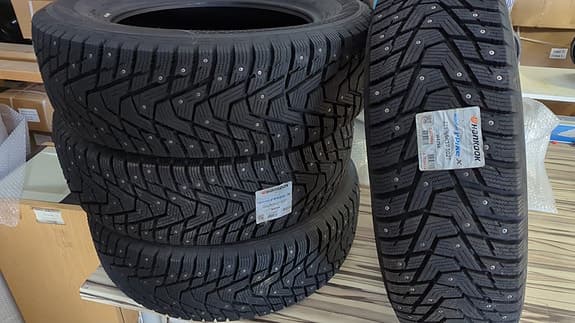 Hankook Winter i*Pike X W429A