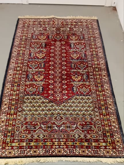 vacker mönster orientalisk handknut ullmatta