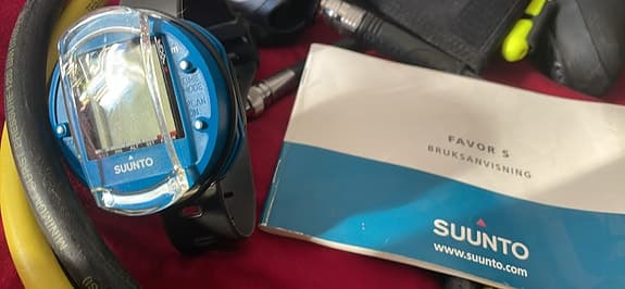 Oanvänd komplett dykutrustning