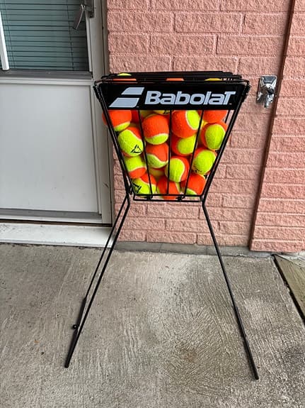Babolat bollkorg och tretorn orange bollar (stsge 2)